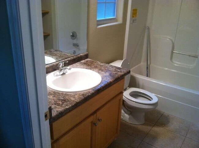 Foto del edificio - 1 bed 1 bath bungalow minutes from FSU!! Available August 2026!