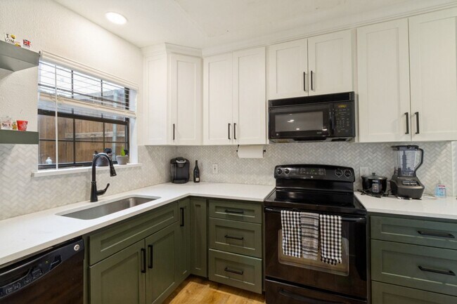 Foto del edificio - Modern & Stylish Loft Style 2 Bedroom Condo in Oaklawn!