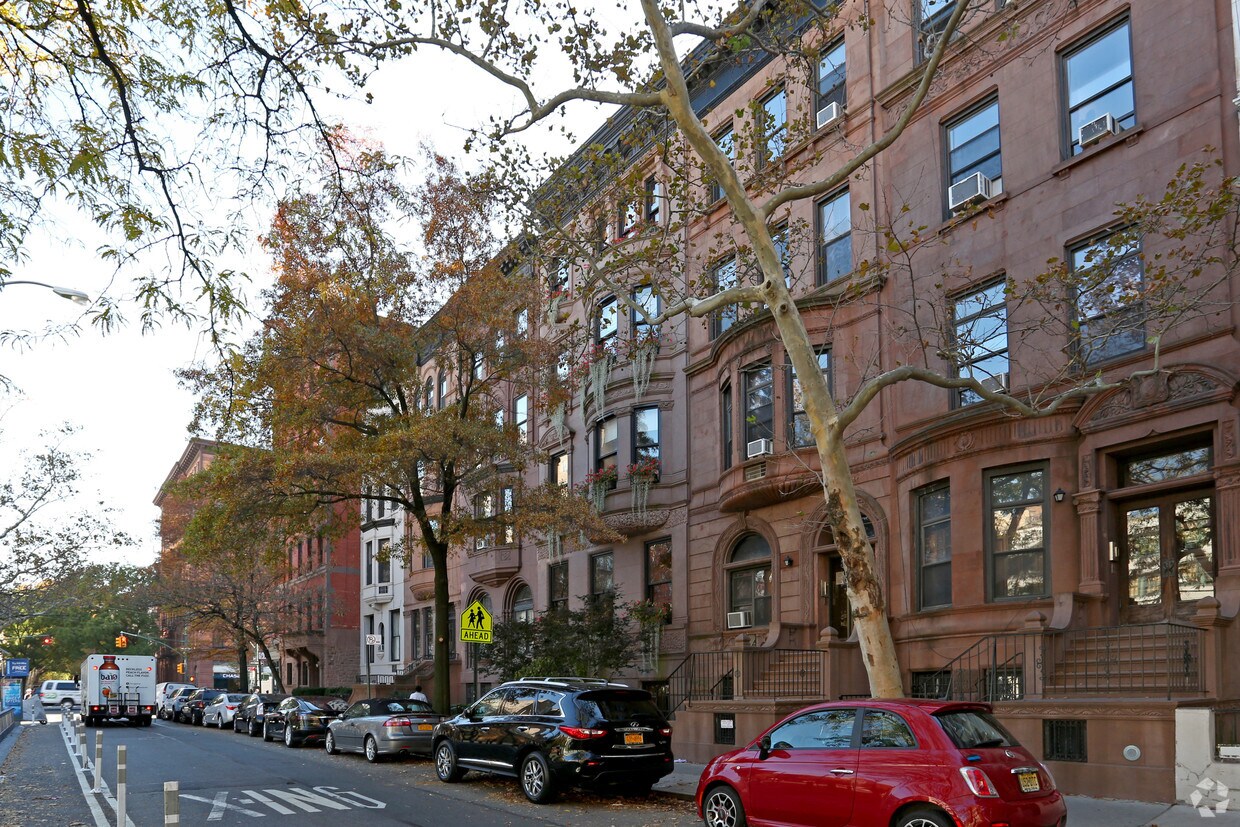 Building Photo - 108 W 76th St
