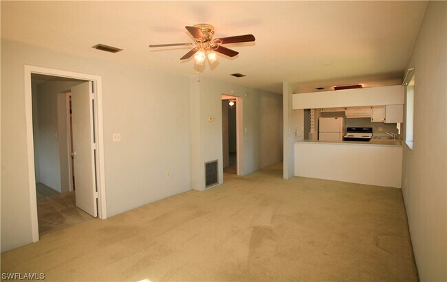 Foto del edificio - 8061 Country Rd