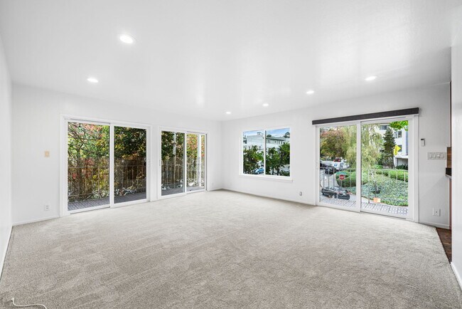 Building Photo - 695 Mariposa Ave