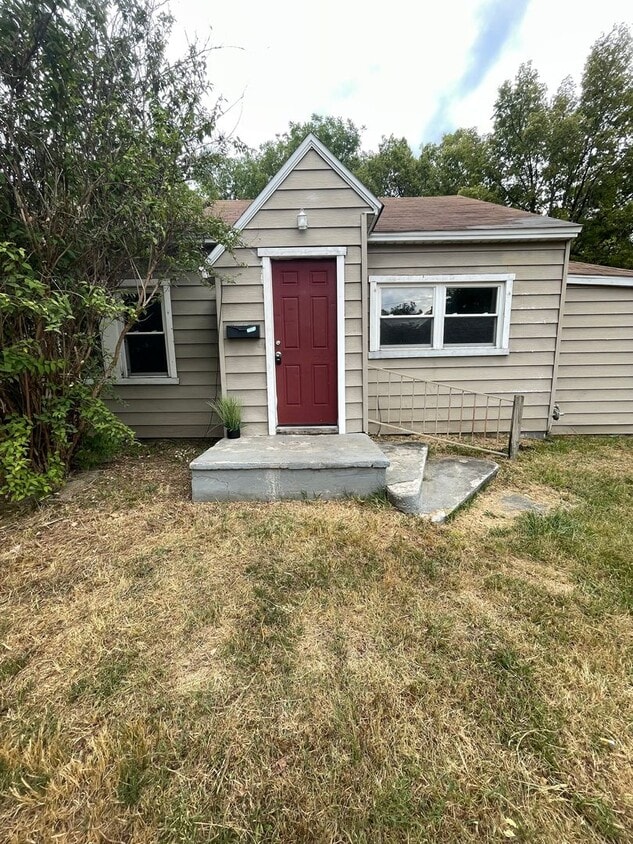 Foto principal - Huge Backyard!!! 2 Bedroom 1 Bathroom hous...