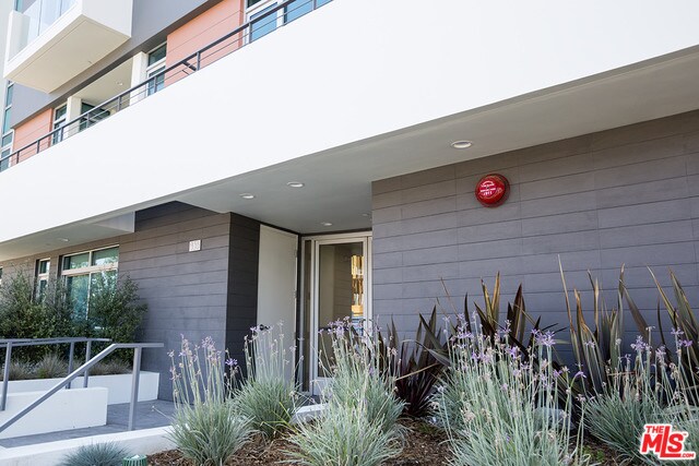 Building Photo - 938 S Orange Grove Ave