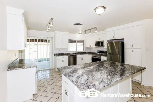 Foto del edificio - 4 Bedroom Peoria home