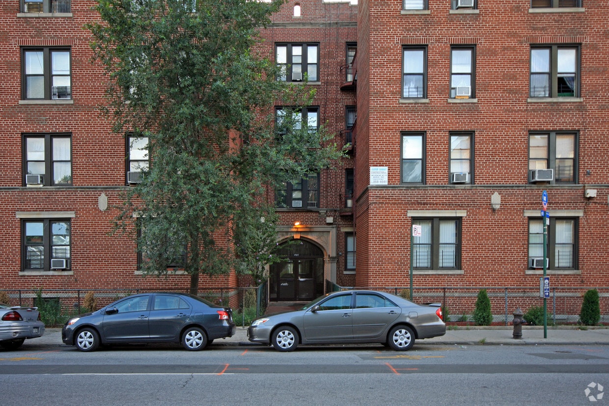 Building Photo - 1967 Ocean Ave