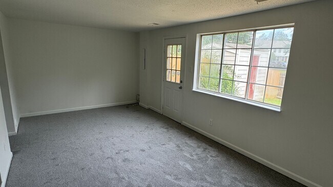 Foto del edificio - Good Value 3 BR / 1.5 Bath Glen Allen Townhome with Fenced Yard