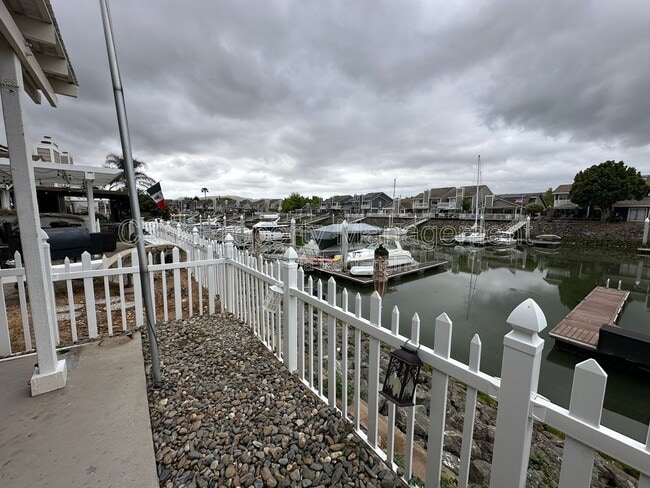 Building Photo - 180 Pelican Loop