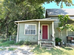 Building Photo - 2416 Graham St