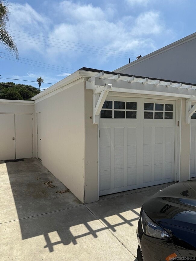 Building Photo - 2305 Camino Del Mar
