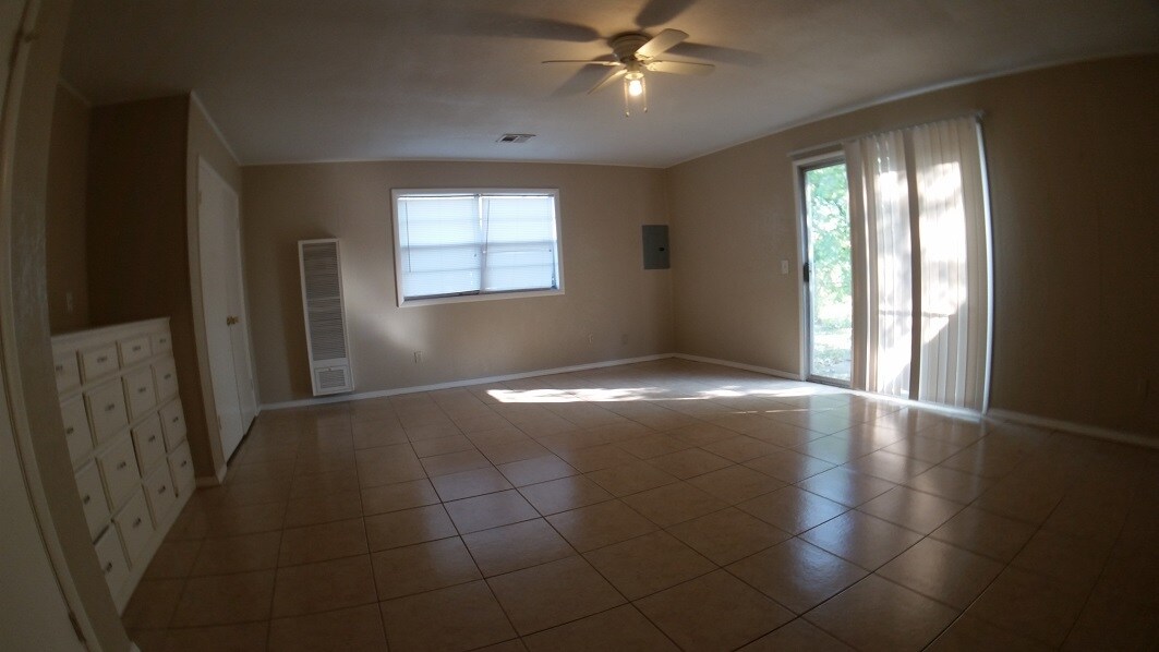 Primary Photo - 2424 McCracken Dr
