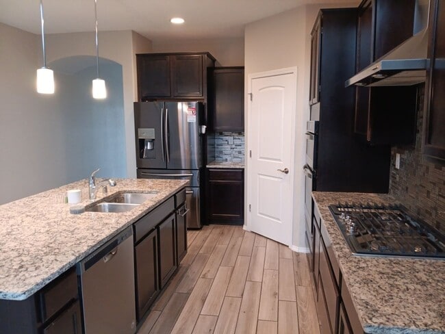 Foto del edificio - Spacious 4-bedroom, 2.5-bathroom home! Showings available NOW!