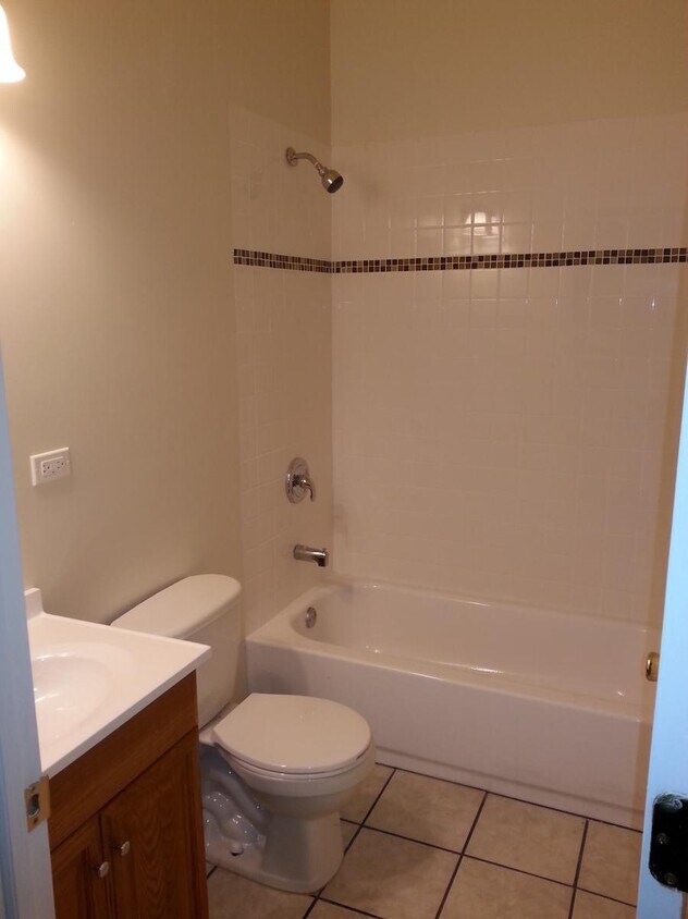 Baño - 2030 W 23rd St