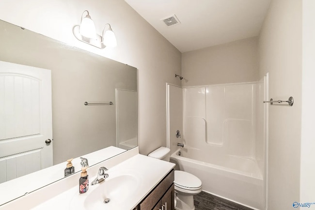 Building Photo - 147 Fernhill Dr NW