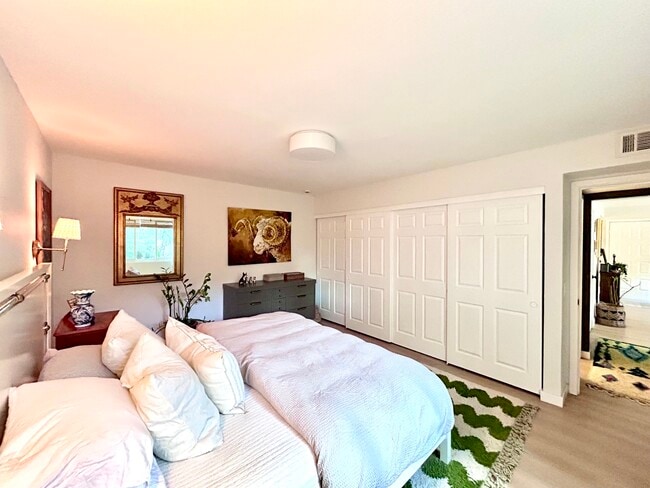Foto del edificio - 246 Oakwood St