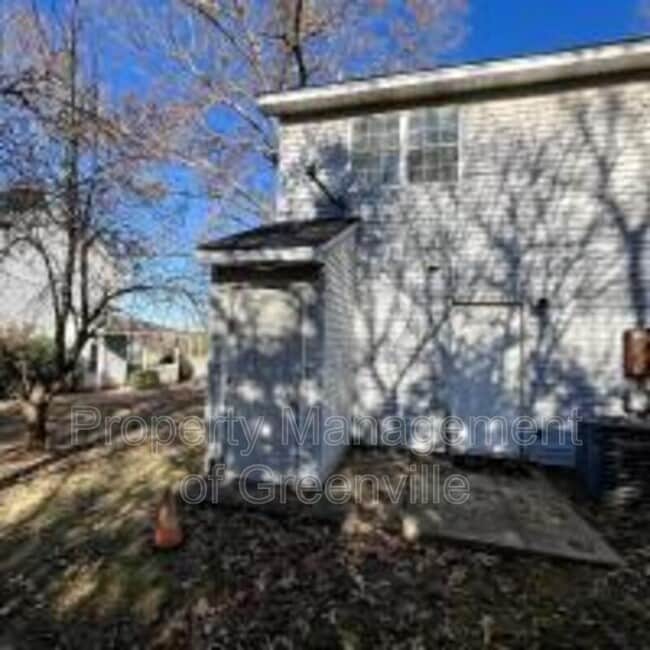 Photo - 212 Cavalier Dr House