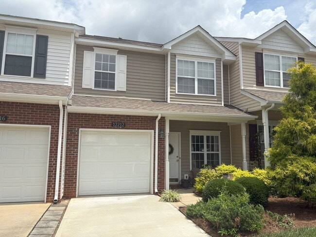 Building Photo - Centrally located Townhouse in Charlotte