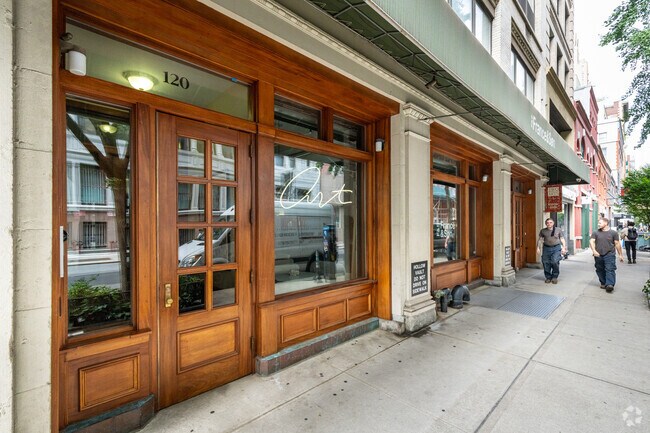 Entrance - 120-122 W 18th St