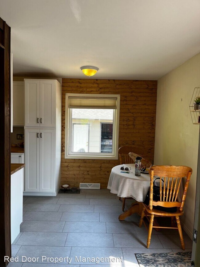 Building Photo - 3 br, 1 bath House - 533 26th Ave NE Great...
