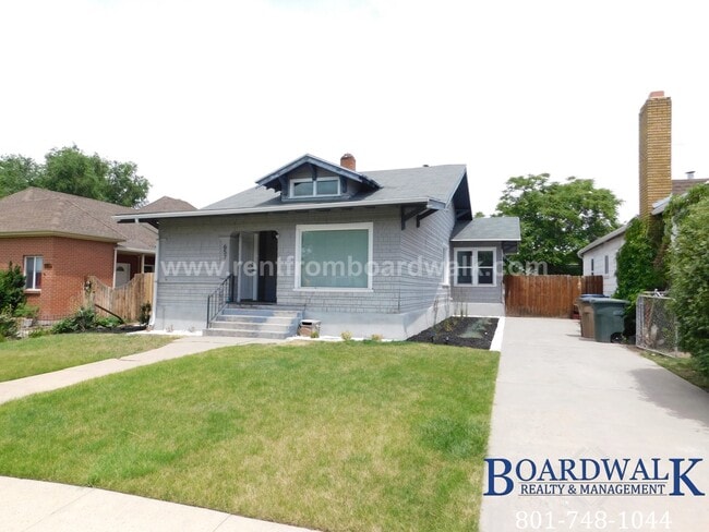 Building Photo - 657 Warnock Ave S