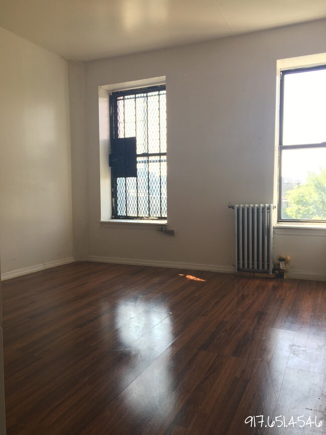 Foto del edificio - 320 Throop Ave
