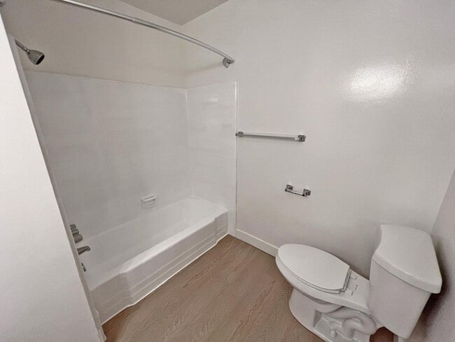 Building Photo - 225 Montana Ave