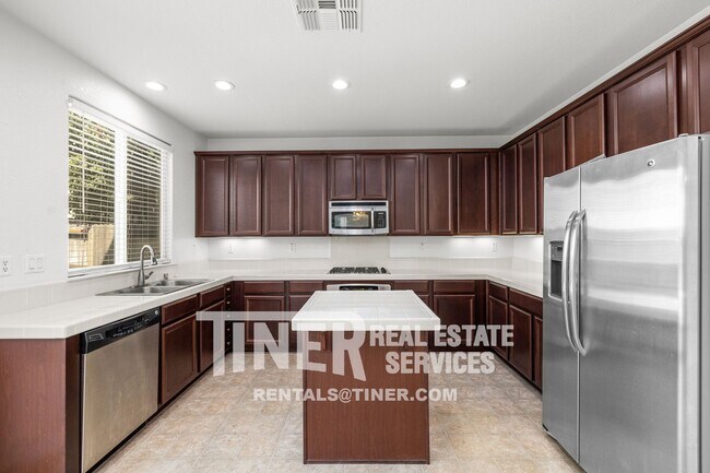 Building Photo - Beautiful Natomas Home
