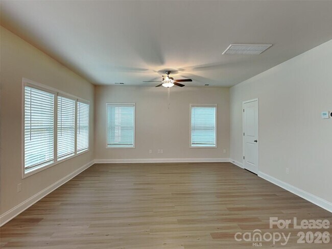 Building Photo - 115 Queenshall Rd