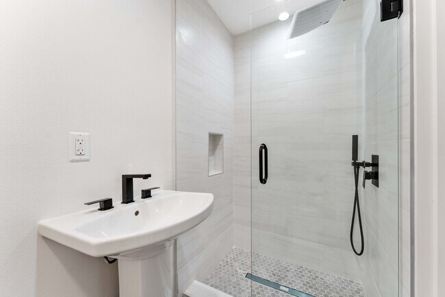 Foto del edificio - 4559 W 18th St