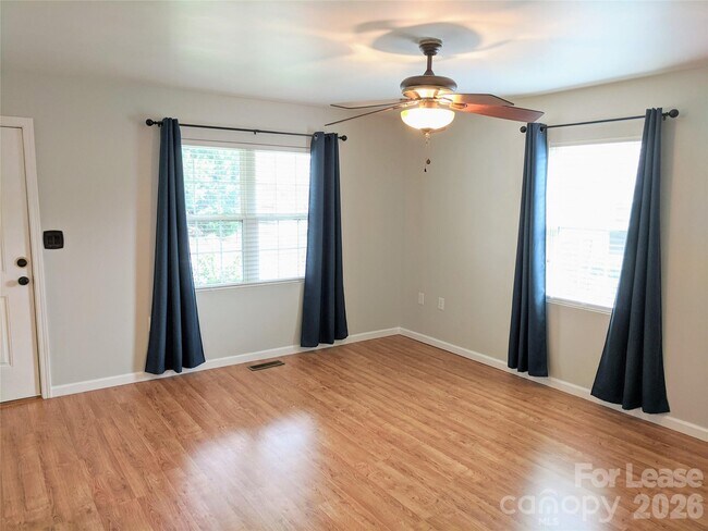 Foto del edificio - 322 Clover St