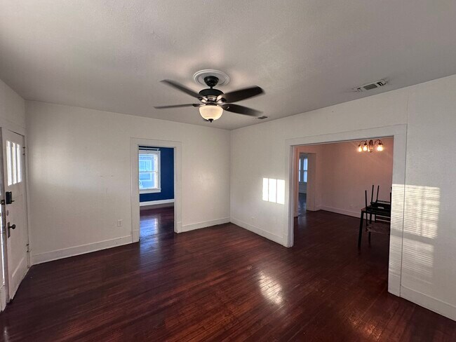 Foto del edificio - 411 N Adams St