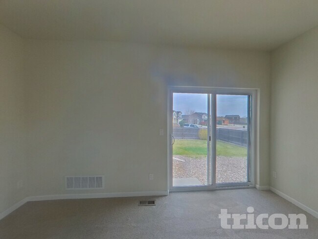 Foto del edificio - 6585 Kearsarge Dr