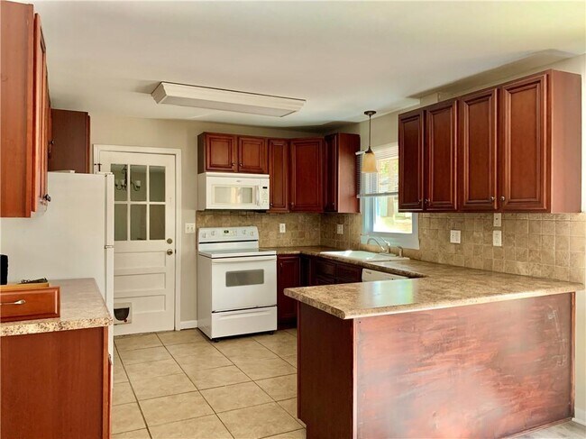 Foto del edificio - 211 Forest Valley Rd