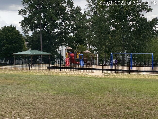 Building Photo - 217 Waterdown Dr