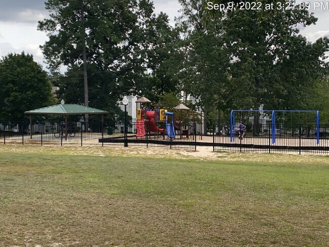 Foto del edificio - 217 Waterdown Dr