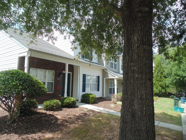 Foto del edificio - 8051 Long House Ln