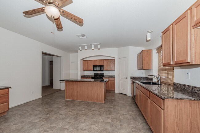 Foto del edificio - 17571 W Eugene Ter