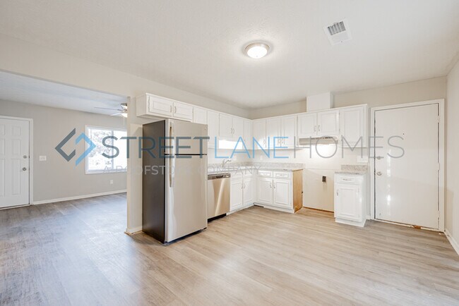 Foto del edificio - SIGN LEASE BY 2/28 AND GET $250 OFF FIRST ...