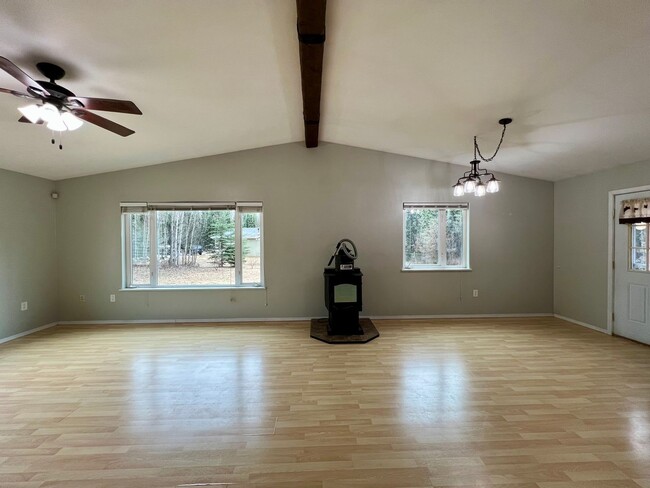 Foto del edificio - Charming 3-Bedroom Home / Pet Friendly / 2...