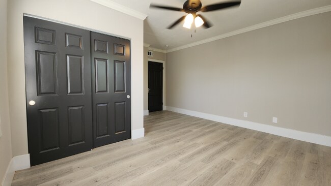 Foto del edificio - 813 Westwood Dr