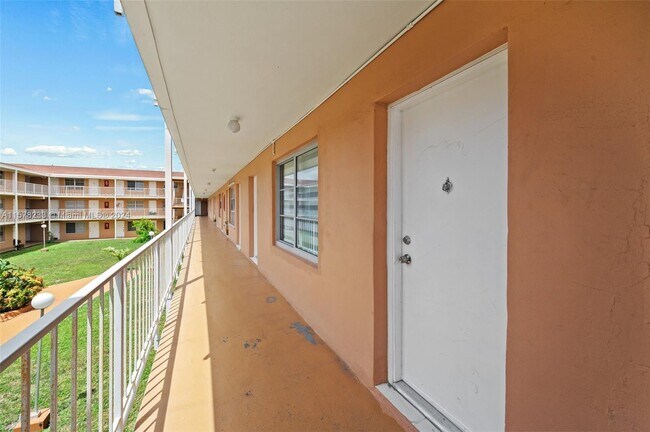 Building Photo - 3881 W Flagler St