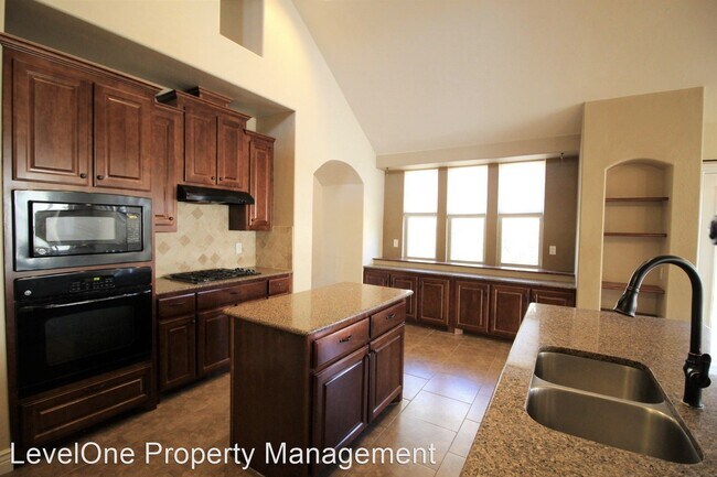 Foto del edificio - 4 br, 2.5 bath House - 15600 Blue Jay Drive