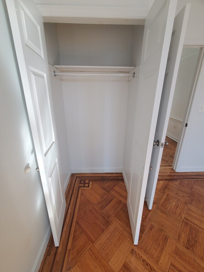 Foto del edificio - 361 E 54th St