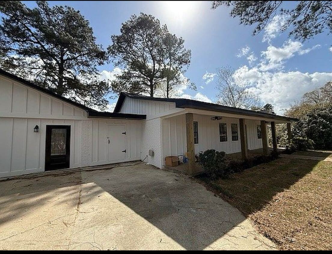 Primary Photo - 81 Lakeview Dr
