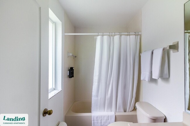 Building Photo - 1140 SE 24th Rd