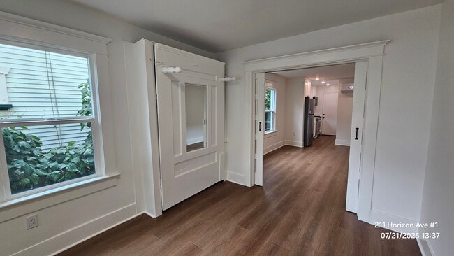 Building Photo - 211 Horizon Ave