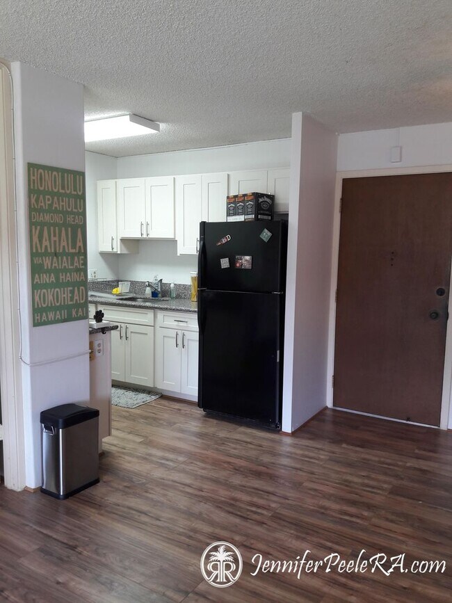 Building Photo - Covered Parking Stall, Large Private Lanai...