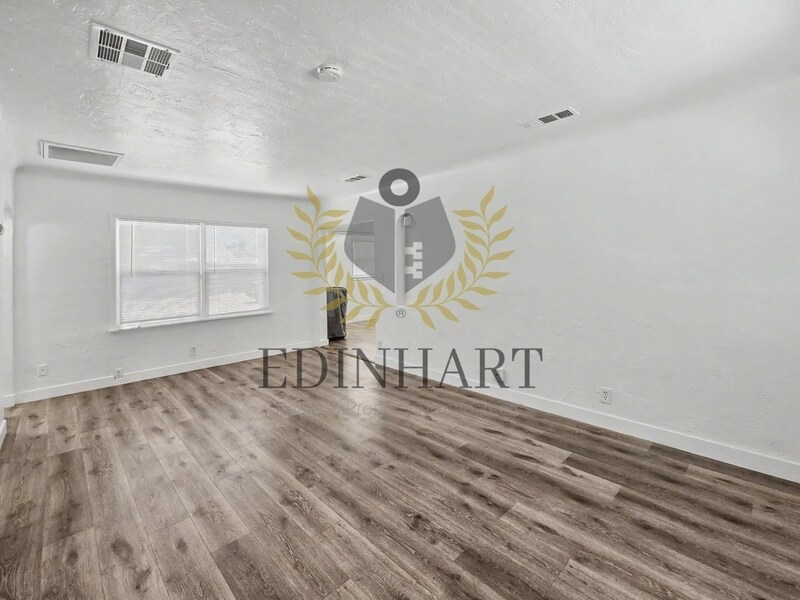 3049 E McKinley Ave