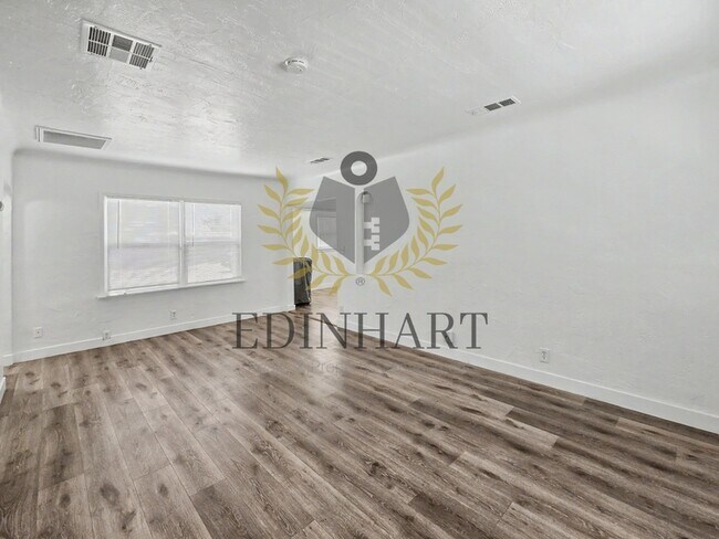 Building Photo - 3049 E McKinley Ave