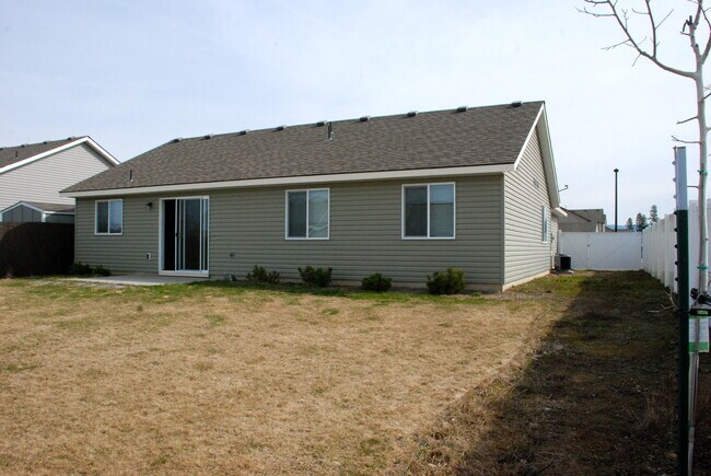 Building Photo - 3 bed 2 bath rancher in The Landings Commu...