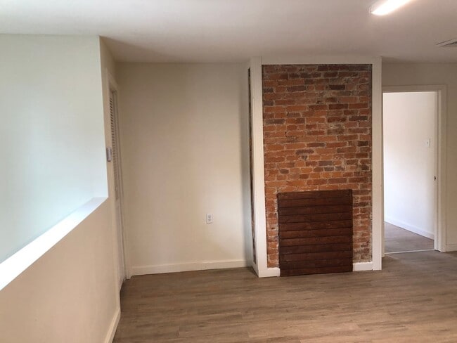 Building Photo - 606 Soles St